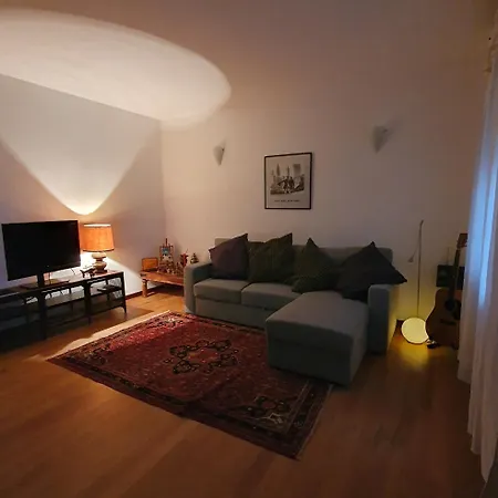 La Corte Industriale * 克里斯帕诺德尔格兰帕